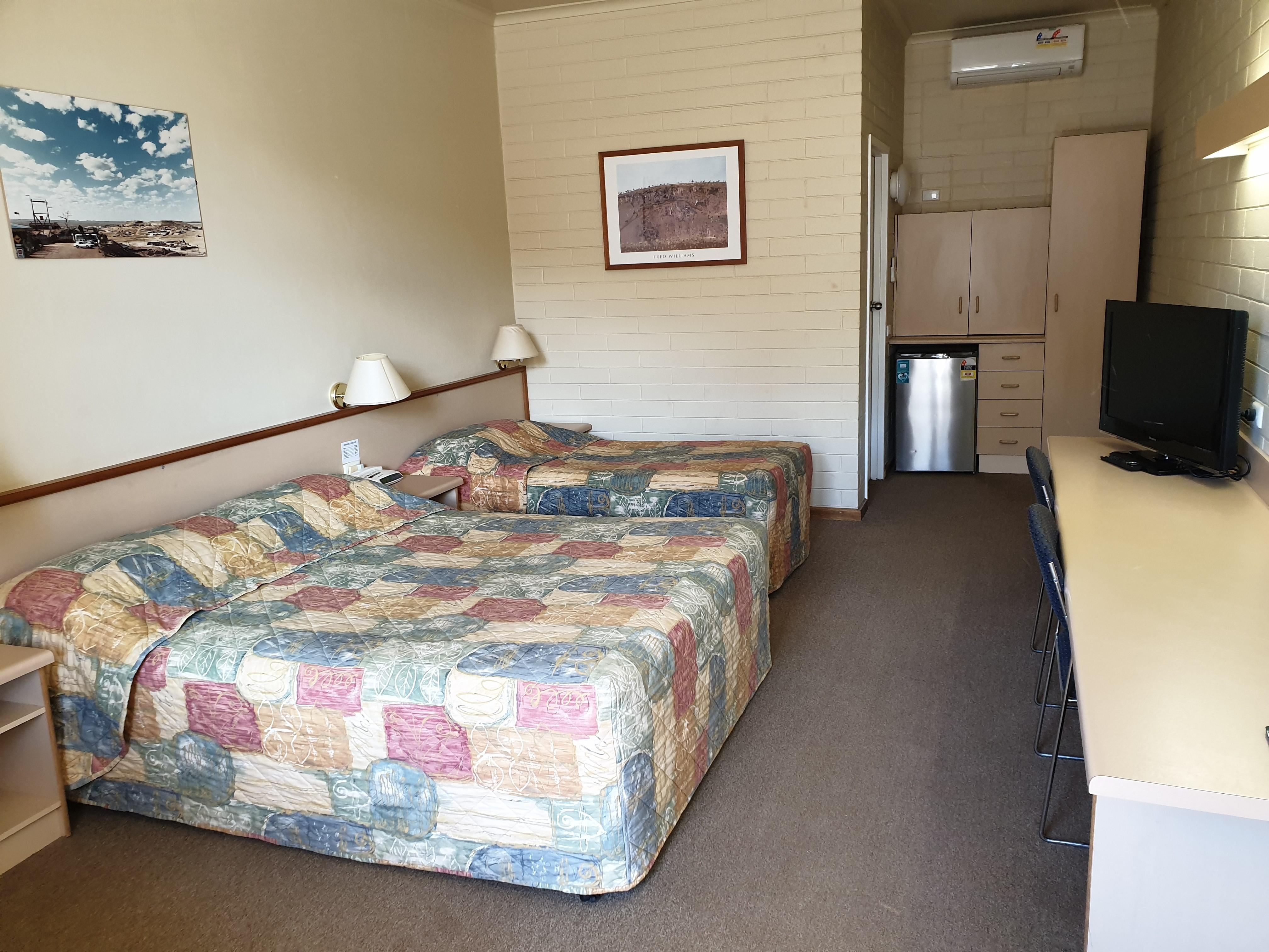 Opal Inn Hotel, Motel, Caravan Park Кубър Педи Екстериор снимка