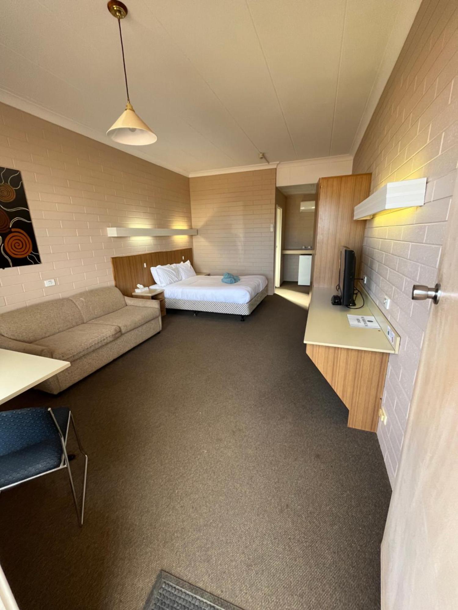 Opal Inn Hotel, Motel, Caravan Park Кубър Педи Екстериор снимка
